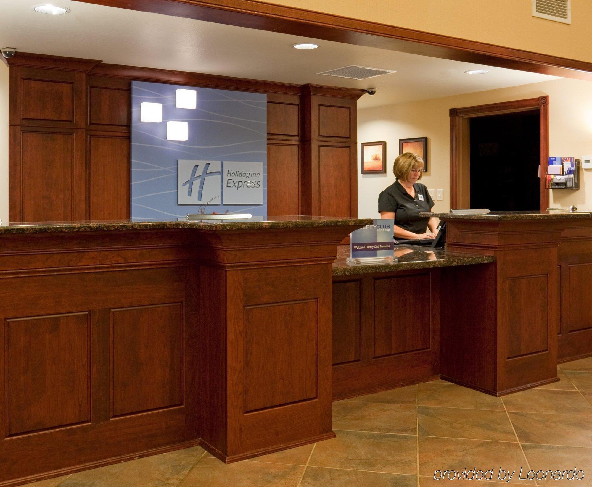 Holiday Inn Express & Suites Wausau By Ihg Weston Beltér fotó