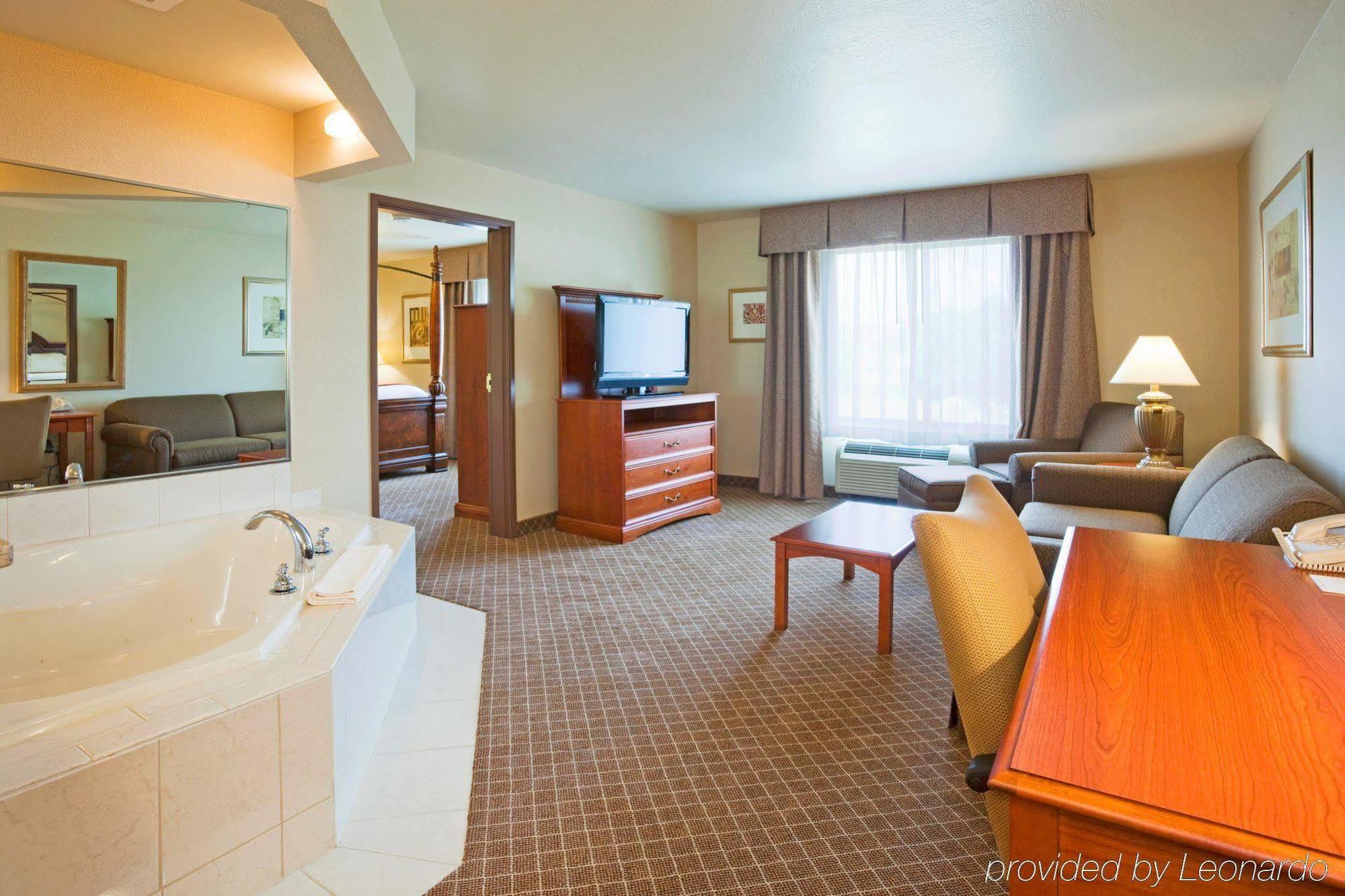 Holiday Inn Express & Suites Wausau By Ihg Weston Kültér fotó